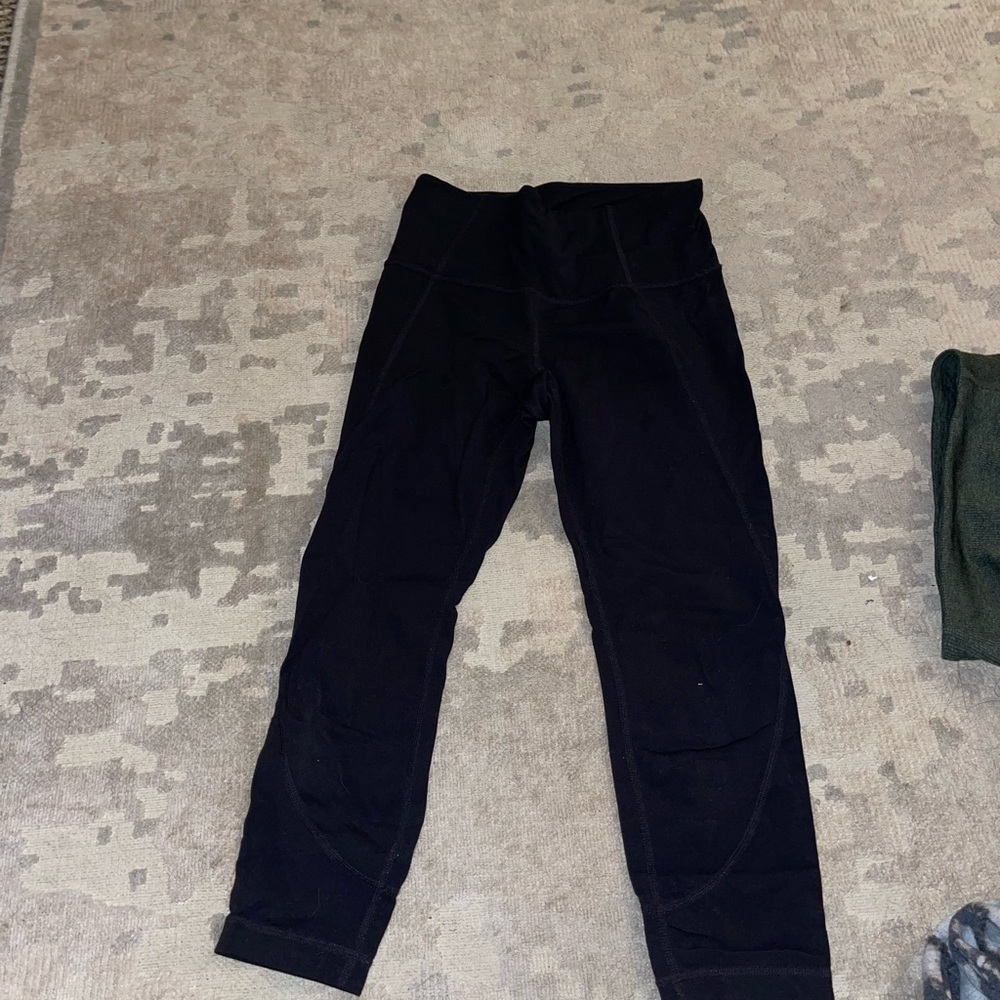 Athleta black cropped leggings